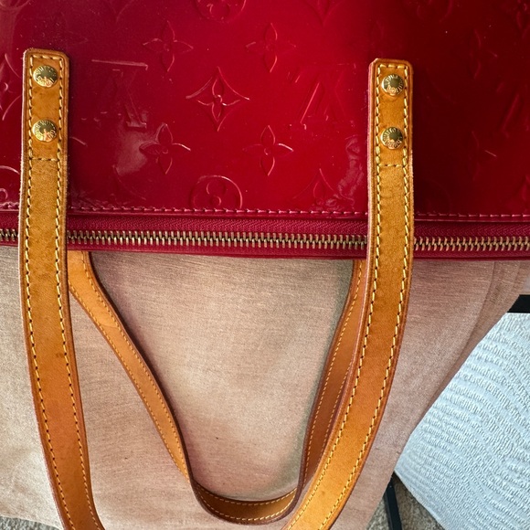 Louis Vuitton Vernis Bellevue GM RED AUTHENTIC - Picture 7 of 16